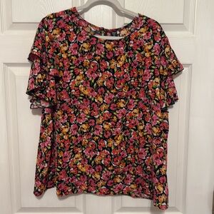 Short sleeve floral top